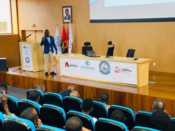 Seminário de divulgação do Código de Conduta Académica – Dundo